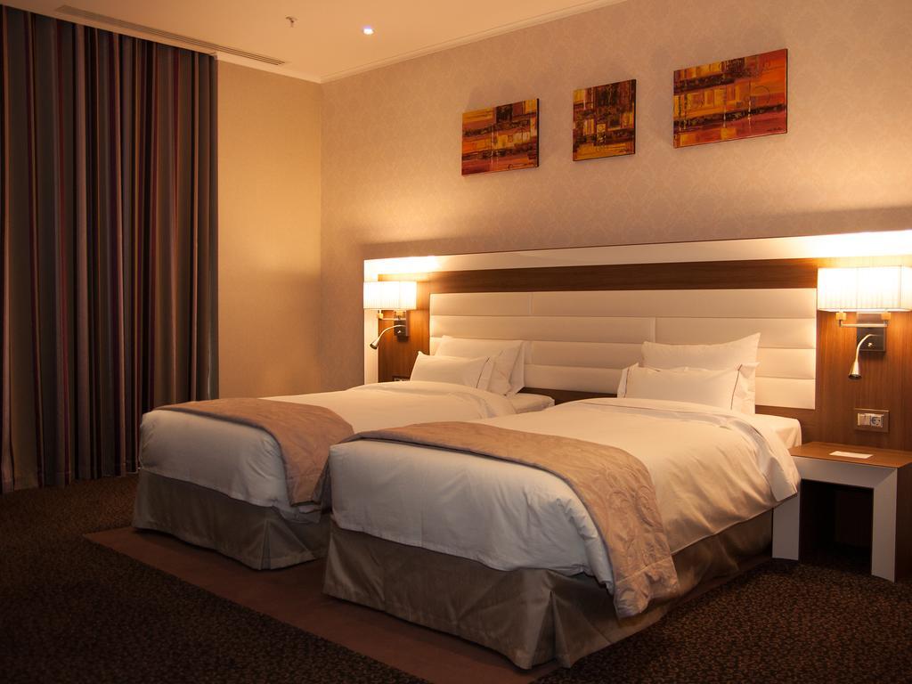 Premier Palace Spa Hotel Bucharest Luaran gambar A room at the hotel