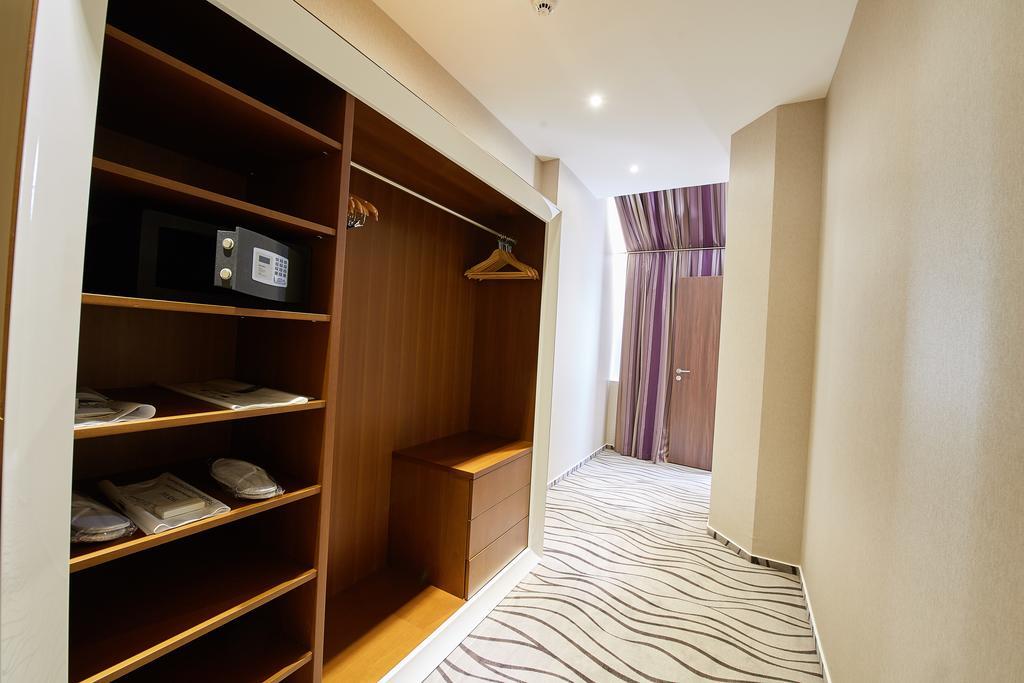 Premier Palace Spa Hotel Bucharest Luaran gambar A room at the hotel