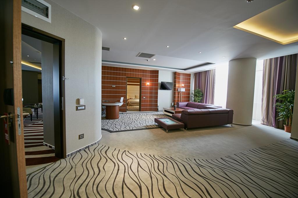 Premier Palace Spa Hotel Bucharest Luaran gambar The interior of a suite at the Radisson Blu Hotel, Bucharest