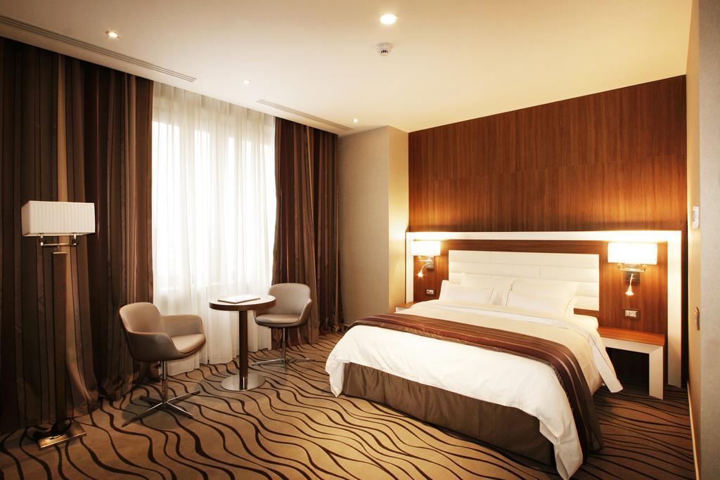 Premier Palace Spa Hotel Bucharest Luaran gambar A room at the hotel