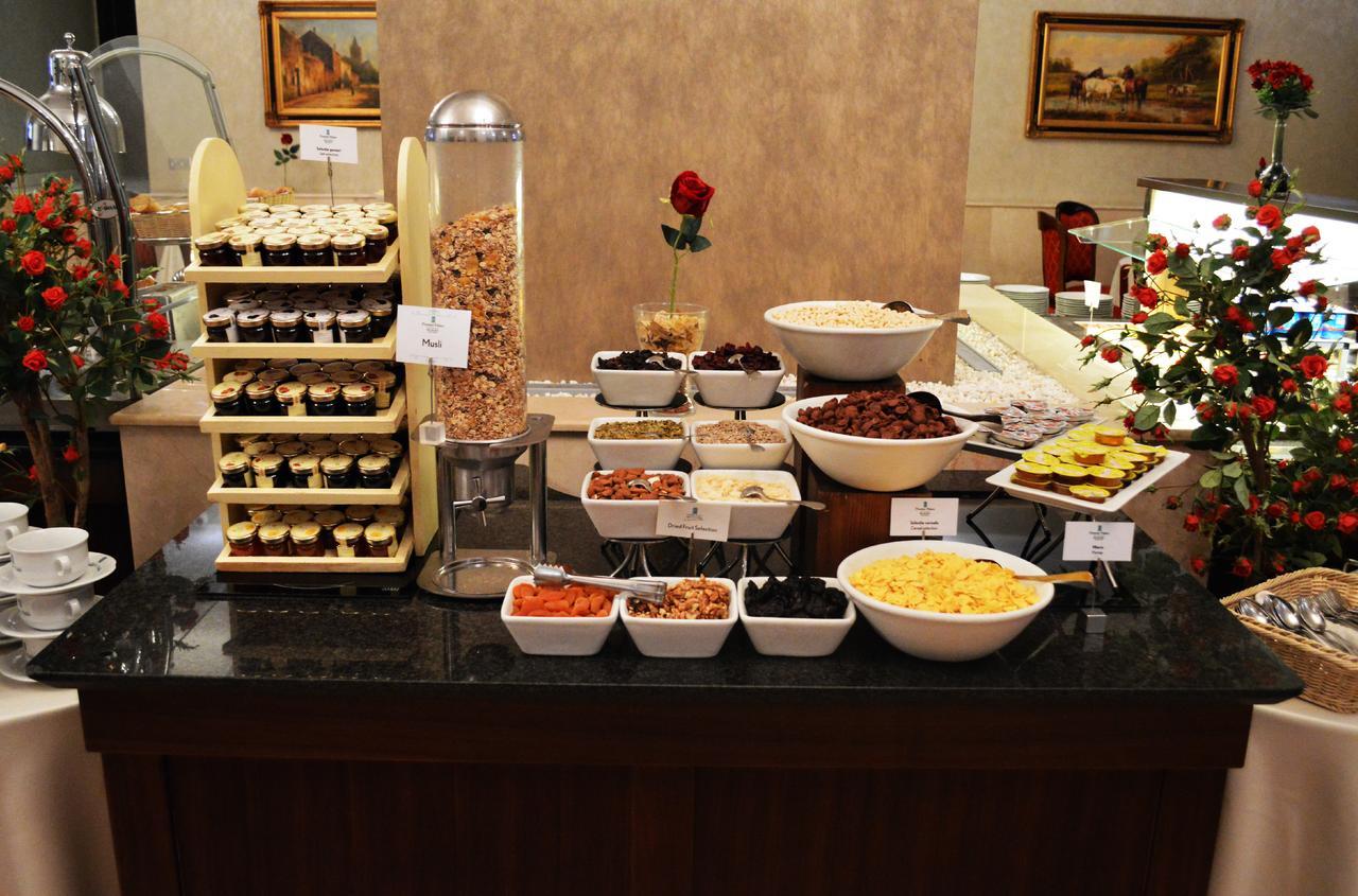 Premier Palace Spa Hotel Bucharest Luaran gambar A breakfast buffet